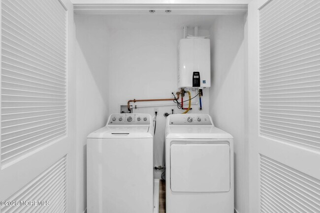 Building Photo - 45 Borden Ave