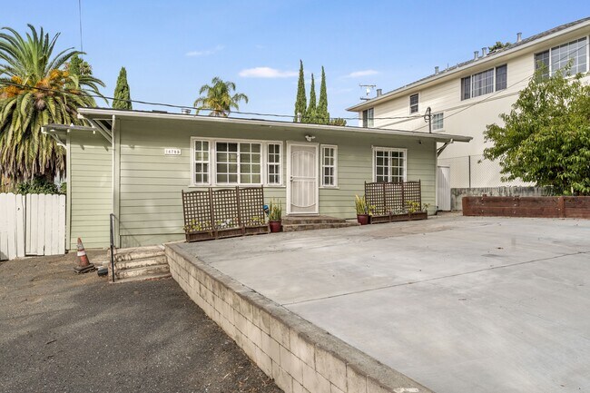 Building Photo - 14785 Van Ave