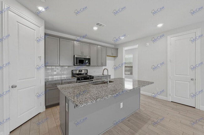 Building Photo - 807 Ponds Edge Ln