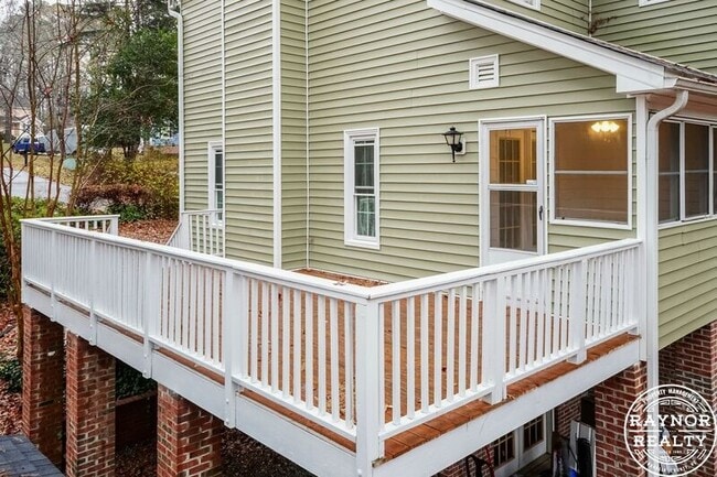 Building Photo - 810 Tacy Pl