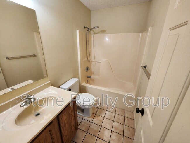 Building Photo - 4822 Pine Ridge Ct