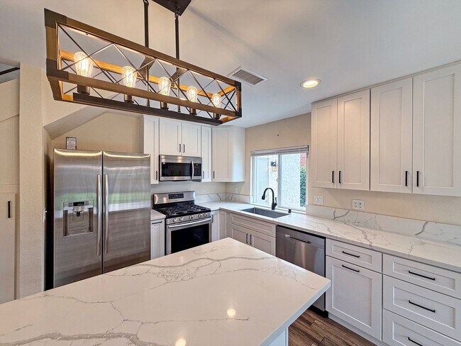 Building Photo - Great 4B/2BA House in Escondido!