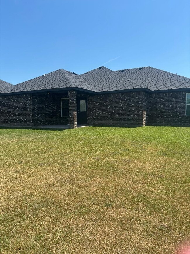 Building Photo - 112 Midway Mdws