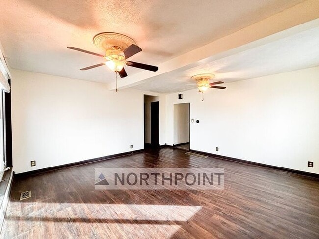 Building Photo - 2BR w/ Jetted Tub in North Salt Lake