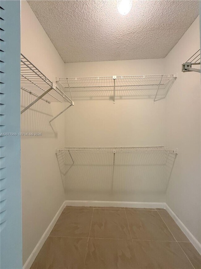 Building Photo - 1265 SW 46th Ave