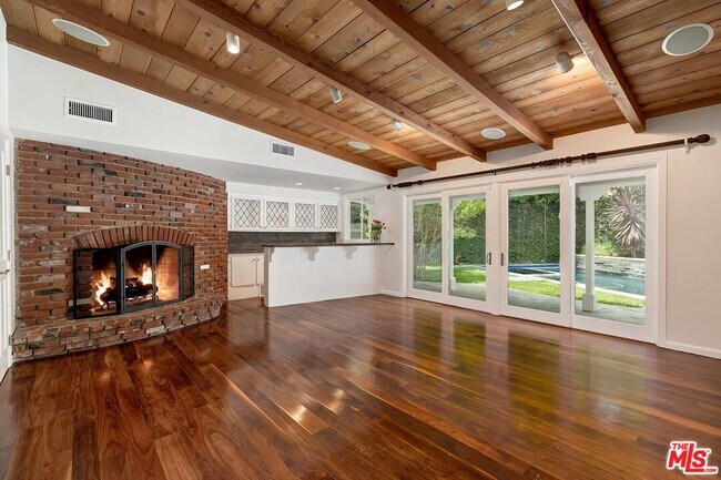 Building Photo - 4221 W Toluca Lake Ln