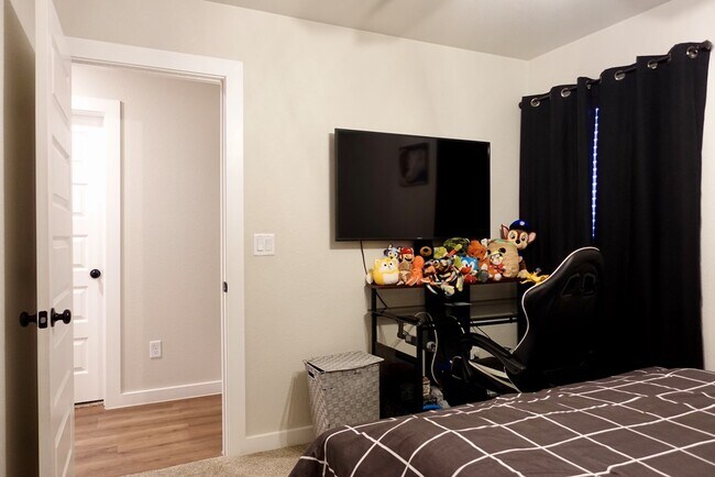 Building Photo - 413 Graze St