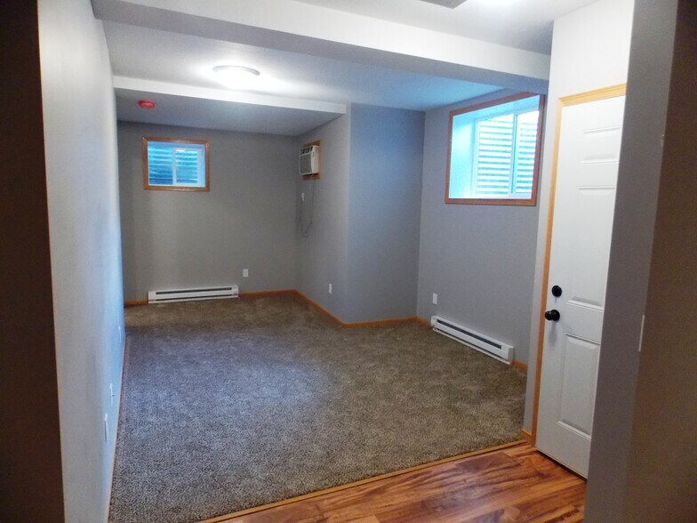 Building Photo - 6157 Elm St
