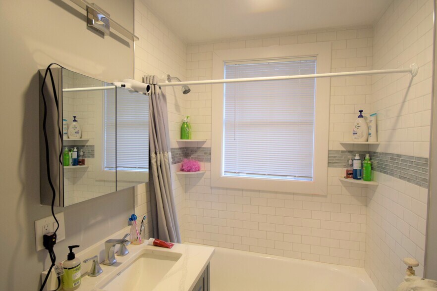 Building Photo - 235 Chestnut Hill Ave