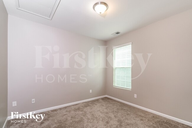 Building Photo - 205 Barberry Dr