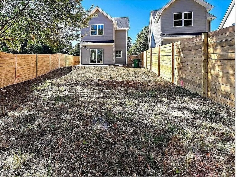 Building Photo - 2537 Beachmont Ave