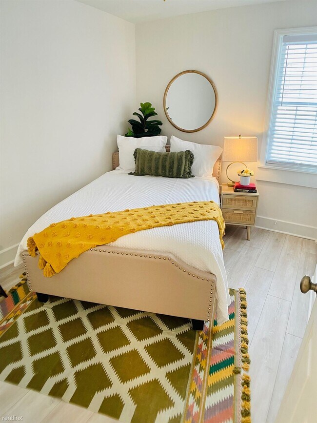 Building Photo - 2 br, 2 bath Duplex - 20 Rose Lane B UPSTAIRS