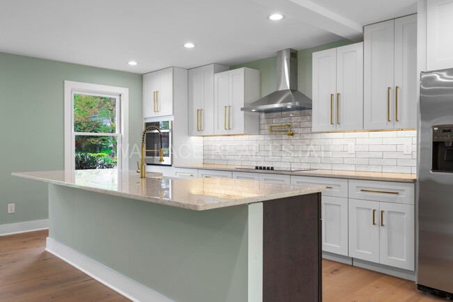 Building Photo - LOVELY 4 BEDROOM HOME...ALL FARRAGUT SCHOO...