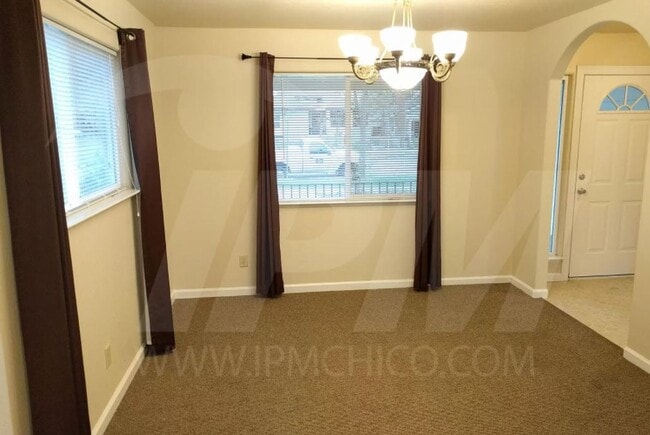 Building Photo - 143 W 3rd Ave