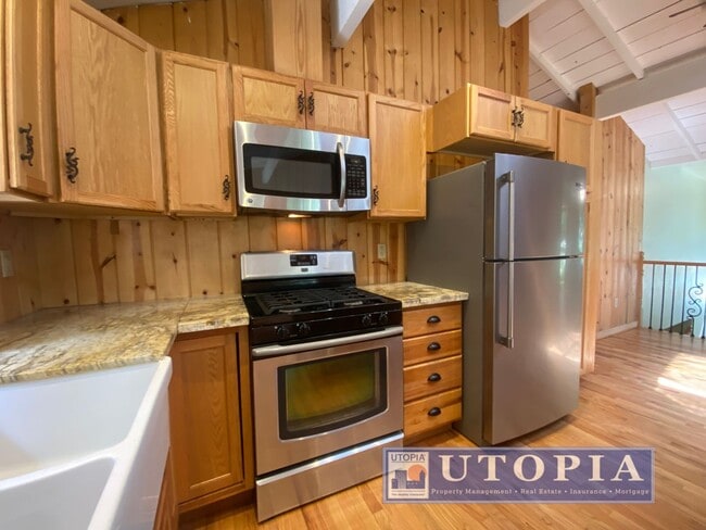 Building Photo - Gorgeous 4-bedroom, 2-bathroom Forest Lake Home with Deck, Office & Scenic Redwood Views