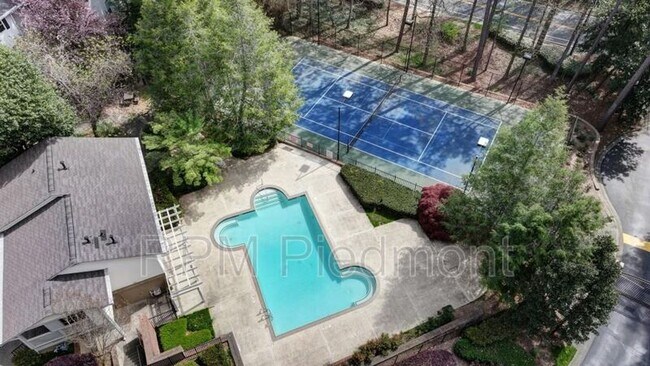 Building Photo - 6820 Glenridge Dr