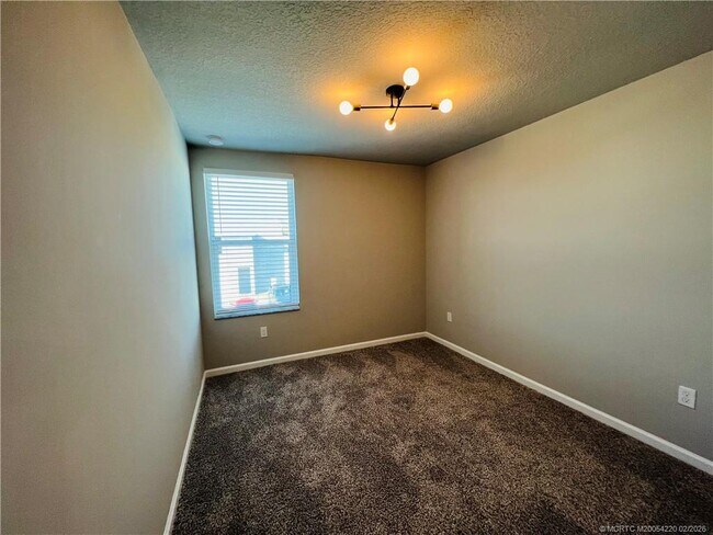 Building Photo - 3913 SE Mentmore Ln