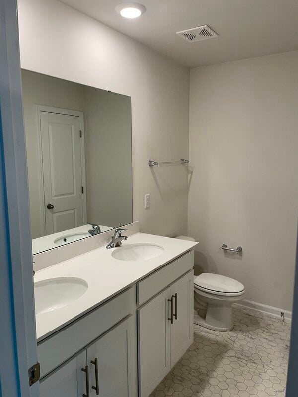 Building Photo - 440 Delahays Rd