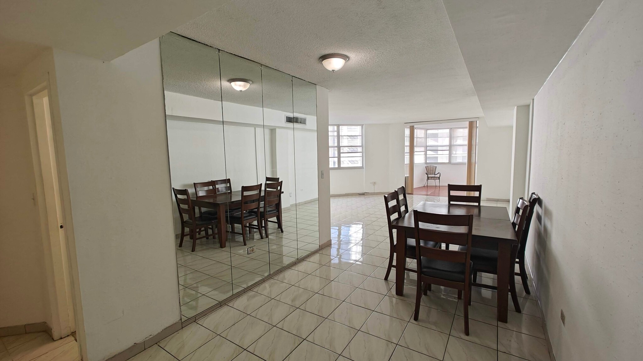 Building Photo - 999 Brickell Bay Dr