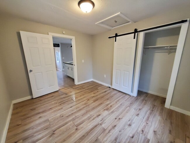 Building Photo - 2 BED 1 BATH HOUSE FOR RENT