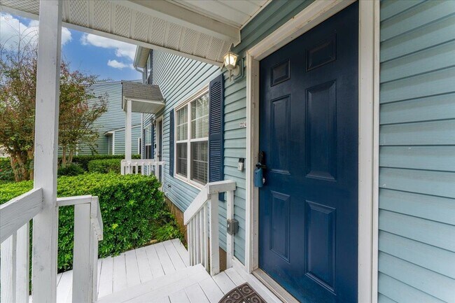 Building Photo - 2224 Timberwood Cir N