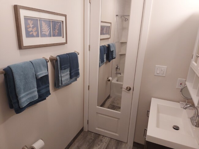 Building Photo - 323 Bolivar Ave