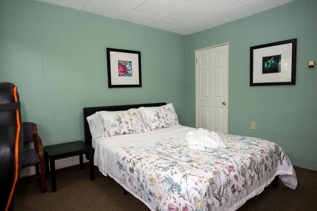 Building Photo - 42 Everett St