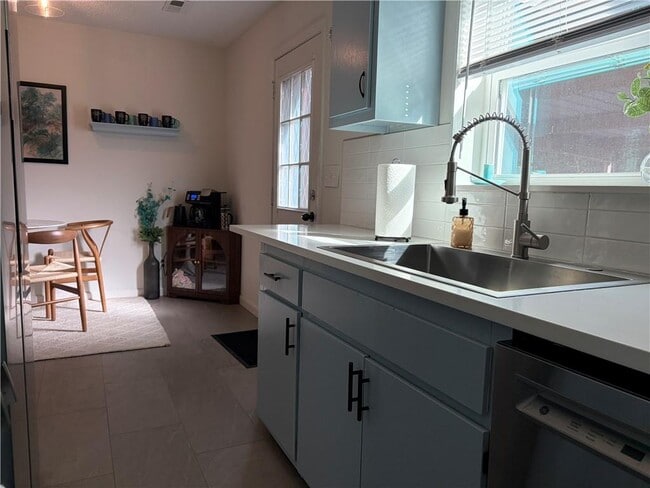 Building Photo - 2630 Kantz Dr