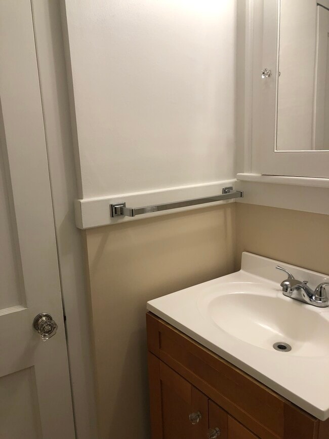 Building Photo - 3007 16th Ave S