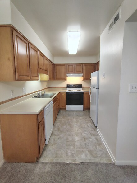 Building Photo - 600 Reusens Rd