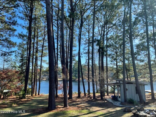 Building Photo - 164 Pine Lake Dr