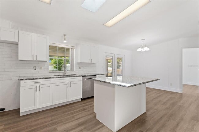 Building Photo - 486 Lindsey Dr