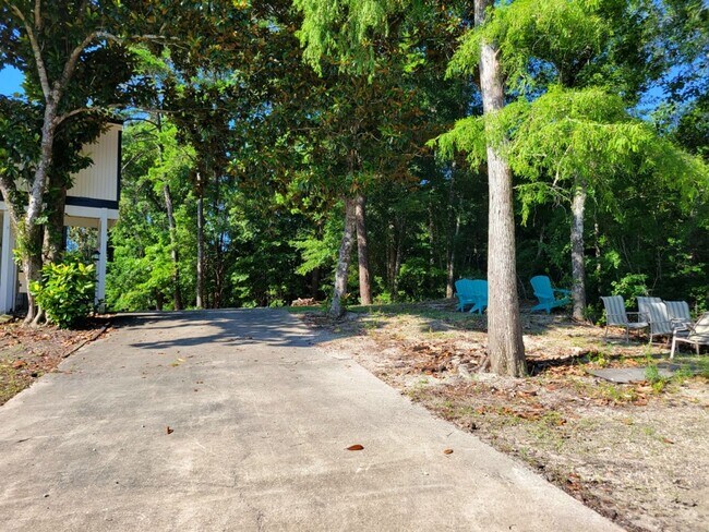 Building Photo - Riverfront Living with Private Boat Launch
