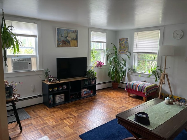 Primary Photo - 140 Walker St