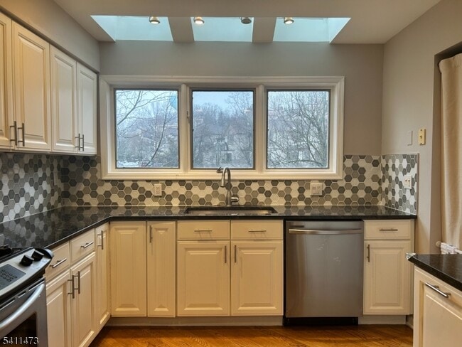 Building Photo - 42 Schindler Terrace