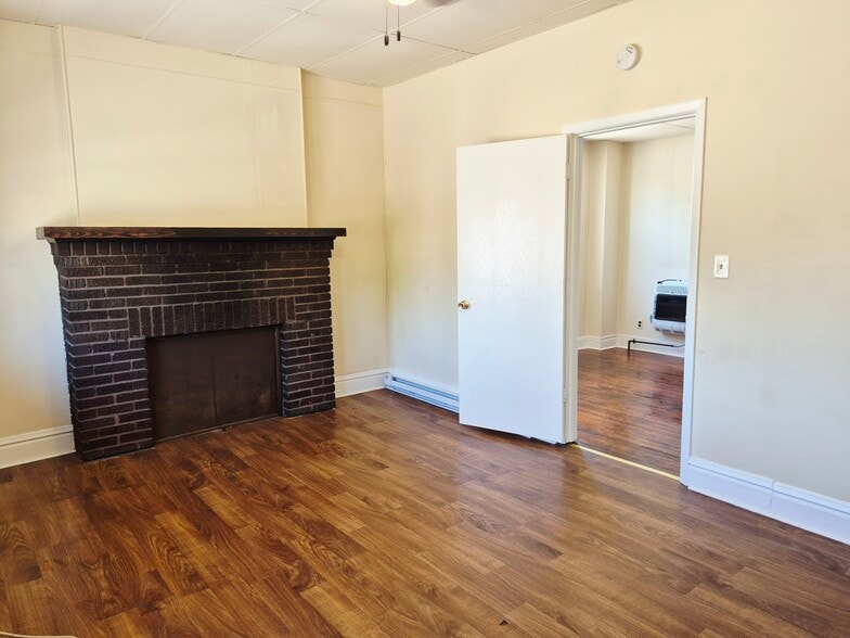 Building Photo - 212 20th St