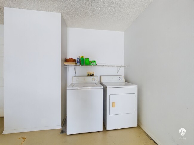 Building Photo - MOVE-IN SPECIAL! $500 OFF 1ST MONTHS RENT ...