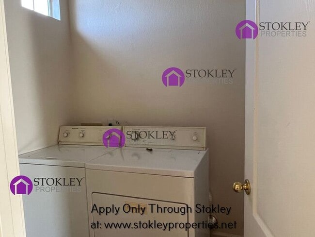 Building Photo - 2133 Bluerock Cir