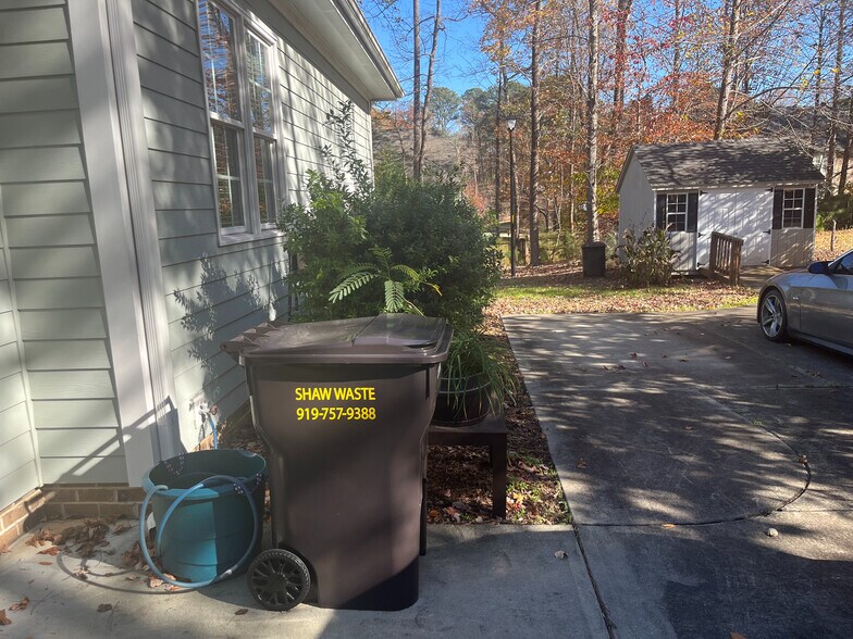 Building Photo - Room in House on Ray Rd