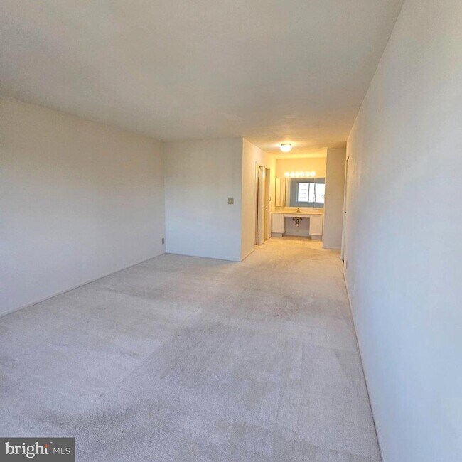 Building Photo - 8340 Greensboro Dr