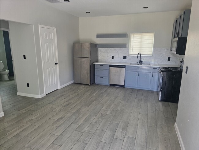 Building Photo - 3221 Ennis St