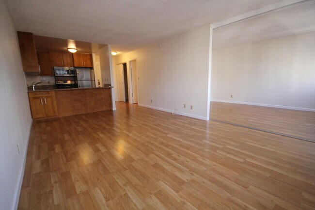 Building Photo - Kukui Plaza - Ewa Tower -1 Bedroom, 1 Bathroom, 1 Parking !