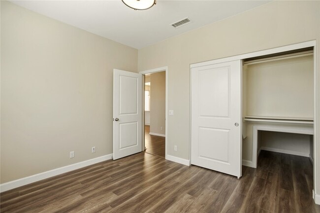 Building Photo - 55 Jade Flower