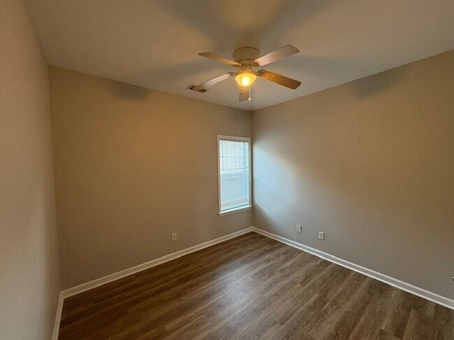 Building Photo - For Rent - 3 Bedroom, 2 Bathroom home in P...