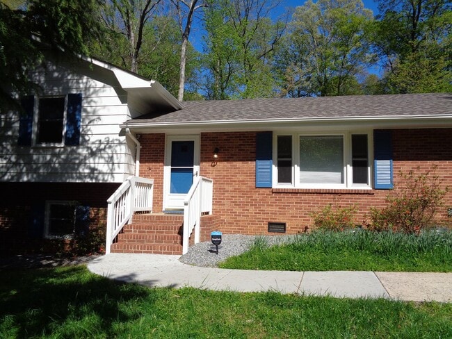 Primary Photo - House for Rent-Country Club Area