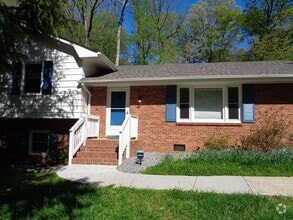 Building Photo - House for Rent-Country Club Area