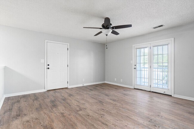 Building Photo - Renovated Two Bedroom Outside Gate 1!