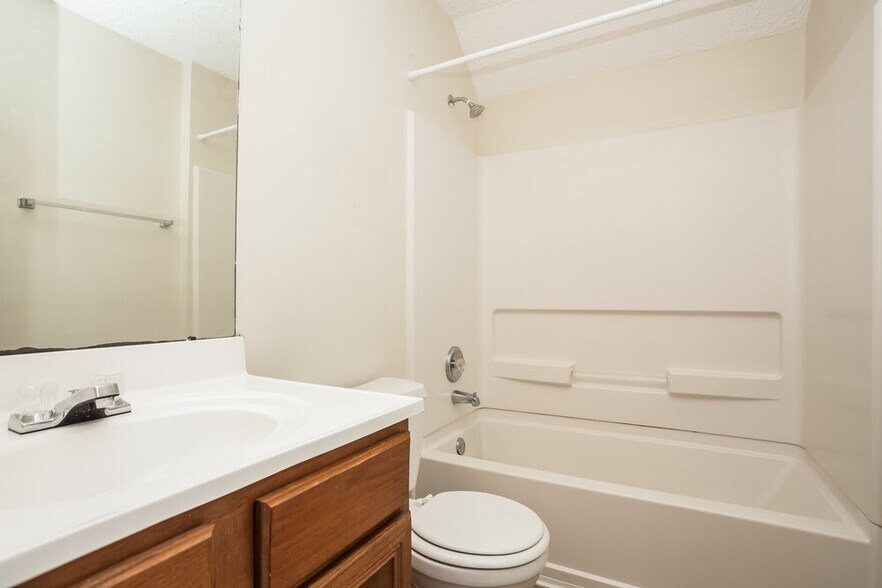 Building Photo - 4838 Montclair Hill Ln