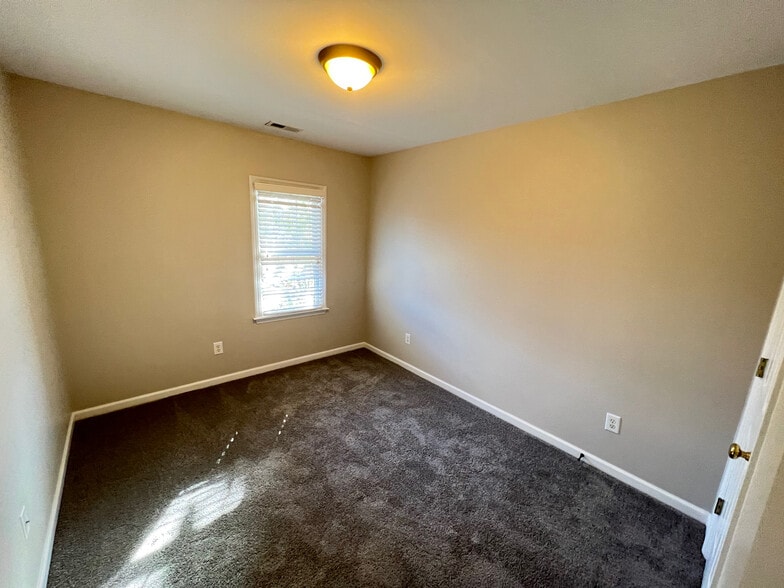 Building Photo - Room in Townhome on Governors Dr