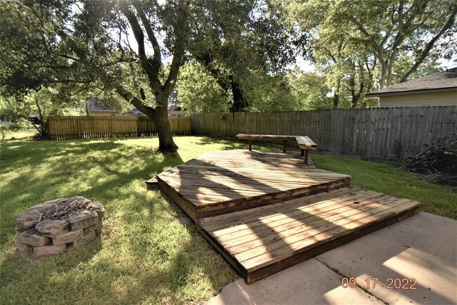 Building Photo - 1911 Westlake Rd